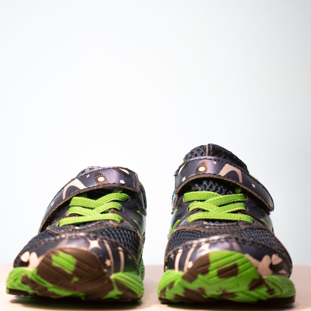 💚🖤Green & Black Asics Boys Sneaker | Size K5 - Picture 2 of 7